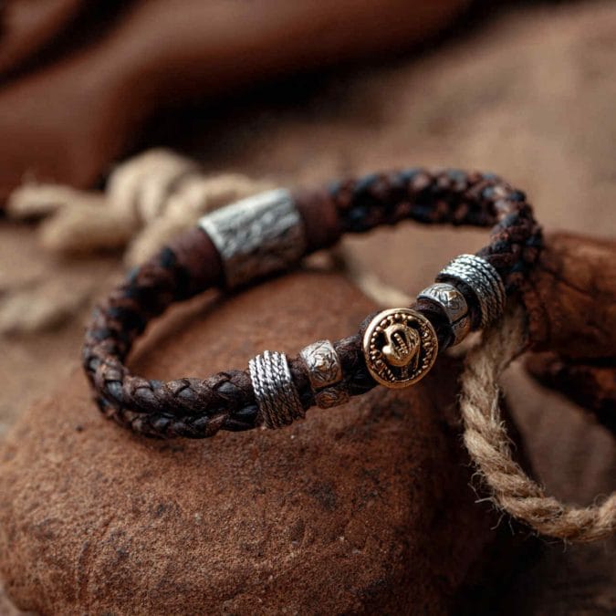 4 Popular charm bracelet themes for men